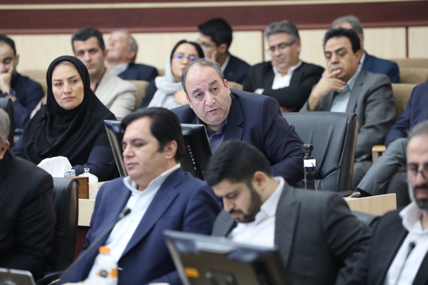 رئیس انجمن تخصصی صنایع همگن نساجی پوشاک و چرم و نائب رئیس اتاق بازرگانی البرز در نشست با وزیر صمت